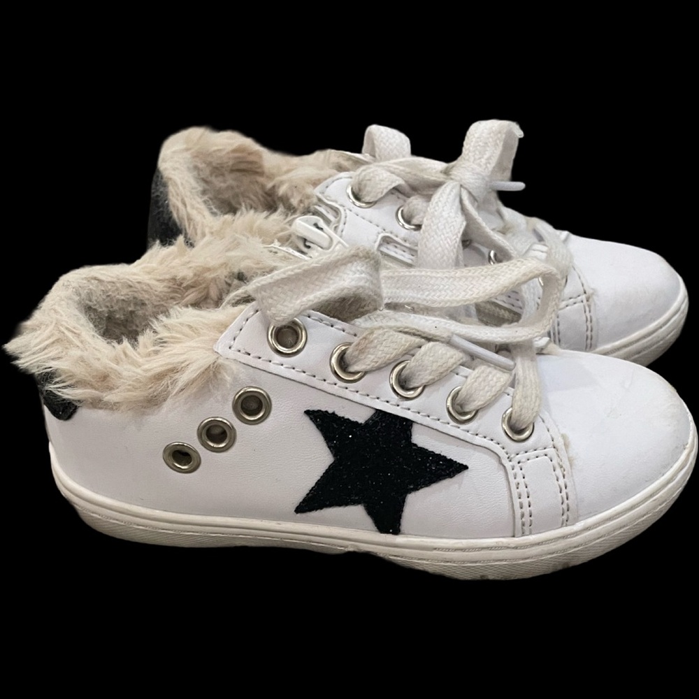 GUC Hoo Shoes Toddler Girl Size 10 White/Black Sneakers with Faux Fur